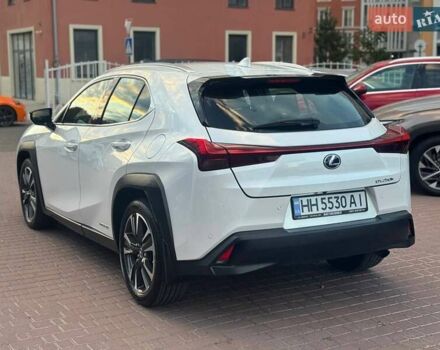 Белый Лексус UX, объемом двигателя 2 л и пробегом 45 тыс. км за 28000 $, фото 3 на Automoto.ua