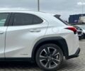 Белый Лексус UX, объемом двигателя 2 л и пробегом 86 тыс. км за 23390 $, фото 3 на Automoto.ua