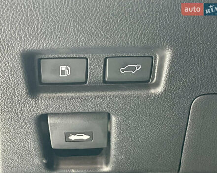 Белый Лексус UX, объемом двигателя 1.99 л и пробегом 46 тыс. км за 35500 $, фото 23 на Automoto.ua