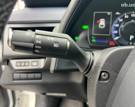 Белый Лексус UX, объемом двигателя 2 л и пробегом 86 тыс. км за 23390 $, фото 27 на Automoto.ua