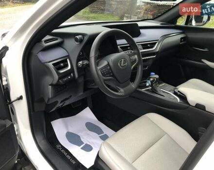 Белый Лексус UX, объемом двигателя 1.99 л и пробегом 79 тыс. км за 25500 $, фото 24 на Automoto.ua