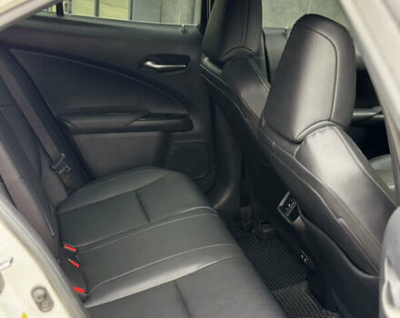 Лексус UX 2019 у Тернополі на Automoto.ua Білий Лексус UX, об'ємом двигуна 2 л та пробігом 61 тис. км за 33099 $, фото 10 на Automoto.ua