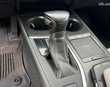 Белый Лексус UX, объемом двигателя 2 л и пробегом 86 тыс. км за 23390 $, фото 34 на Automoto.ua