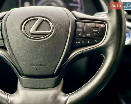 Белый Лексус UX, объемом двигателя 1.99 л и пробегом 46 тыс. км за 35500 $, фото 27 на Automoto.ua