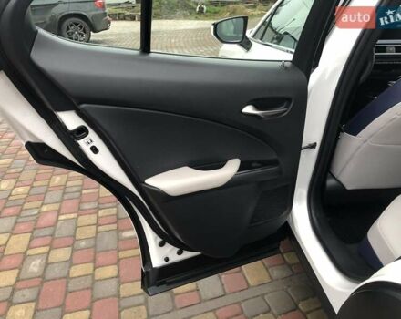 Белый Лексус UX, объемом двигателя 1.99 л и пробегом 79 тыс. км за 25500 $, фото 32 на Automoto.ua