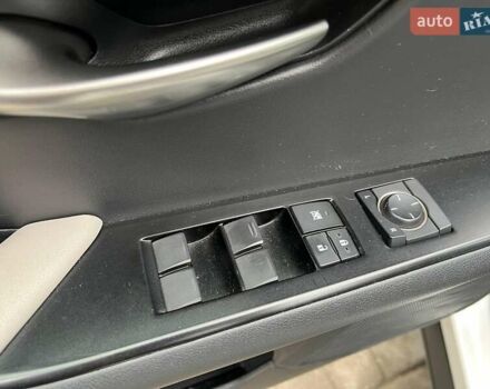 Белый Лексус UX, объемом двигателя 2 л и пробегом 86 тыс. км за 23390 $, фото 15 на Automoto.ua