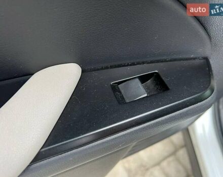 Белый Лексус UX, объемом двигателя 2 л и пробегом 86 тыс. км за 23390 $, фото 40 на Automoto.ua