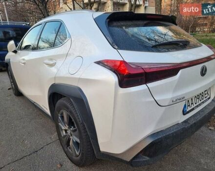 Білий Лексус UX, об'ємом двигуна 1.99 л та пробігом 49 тис. км за 28500 $, фото 4 на Automoto.ua