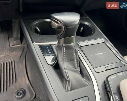 Белый Лексус UX, объемом двигателя 2 л и пробегом 86 тыс. км за 23390 $, фото 34 на Automoto.ua