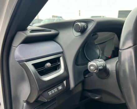 Белый Лексус UX, объемом двигателя 2 л и пробегом 86 тыс. км за 23390 $, фото 19 на Automoto.ua