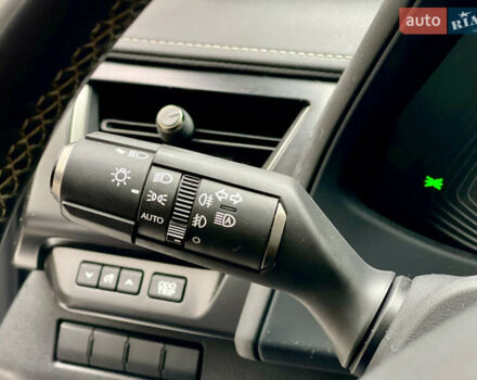 Белый Лексус UX, объемом двигателя 1.99 л и пробегом 46 тыс. км за 35500 $, фото 29 на Automoto.ua