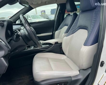 Белый Лексус UX, объемом двигателя 2 л и пробегом 86 тыс. км за 23390 $, фото 17 на Automoto.ua