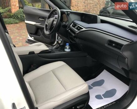 Белый Лексус UX, объемом двигателя 1.99 л и пробегом 79 тыс. км за 25500 $, фото 43 на Automoto.ua