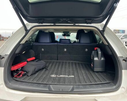 Белый Лексус UX, объемом двигателя 2 л и пробегом 86 тыс. км за 23390 $, фото 44 на Automoto.ua