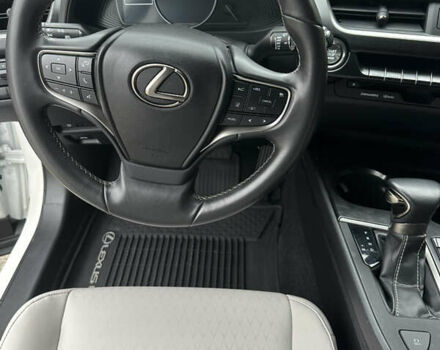 Белый Лексус UX, объемом двигателя 1.99 л и пробегом 60 тыс. км за 29900 $, фото 15 на Automoto.ua