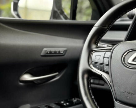 Лексус UX 2019 у Тернополі на Automoto.ua Білий Лексус UX, об'ємом двигуна 2 л та пробігом 61 тис. км за 33099 $, фото 14 на Automoto.ua