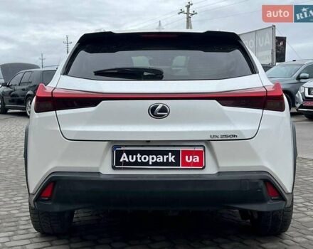 Белый Лексус UX, объемом двигателя 2 л и пробегом 86 тыс. км за 23390 $, фото 5 на Automoto.ua
