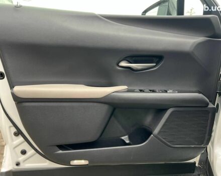 Белый Лексус UX, объемом двигателя 2 л и пробегом 86 тыс. км за 23390 $, фото 14 на Automoto.ua