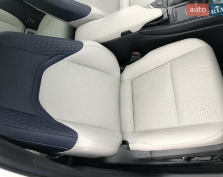 Белый Лексус UX, объемом двигателя 1.99 л и пробегом 79 тыс. км за 25500 $, фото 45 на Automoto.ua
