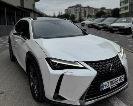 Белый Лексус UX, объемом двигателя 1.99 л и пробегом 61 тыс. км за 31800 $, фото 2 на Automoto.ua