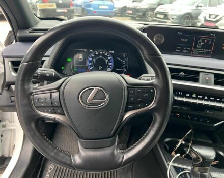 Белый Лексус UX, объемом двигателя 2 л и пробегом 86 тыс. км за 23390 $, фото 23 на Automoto.ua