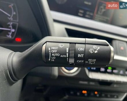 Белый Лексус UX, объемом двигателя 2 л и пробегом 86 тыс. км за 23390 $, фото 25 на Automoto.ua