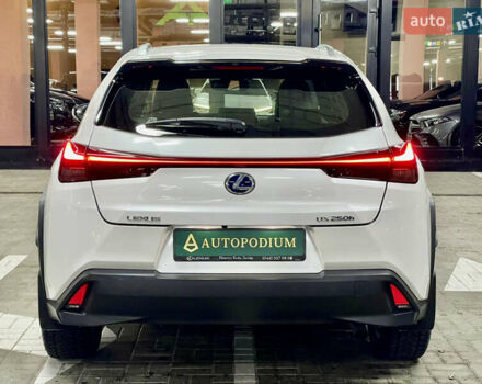 Белый Лексус UX, объемом двигателя 1.99 л и пробегом 46 тыс. км за 35500 $, фото 9 на Automoto.ua