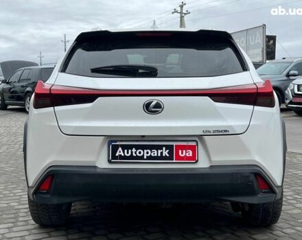 Белый Лексус UX, объемом двигателя 2 л и пробегом 86 тыс. км за 23390 $, фото 5 на Automoto.ua