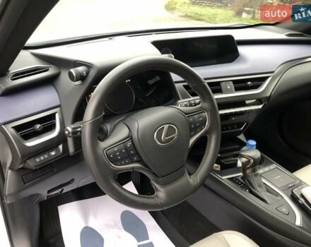 Белый Лексус UX, объемом двигателя 1.99 л и пробегом 79 тыс. км за 25500 $, фото 25 на Automoto.ua
