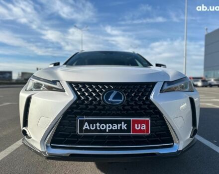 Белый Лексус UX, объемом двигателя 2 л и пробегом 74 тыс. км за 26490 $, фото 1 на Automoto.ua