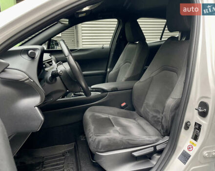 Белый Лексус UX, объемом двигателя 1.99 л и пробегом 46 тыс. км за 35500 $, фото 16 на Automoto.ua