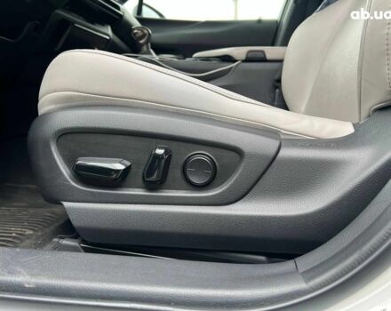 Белый Лексус UX, объемом двигателя 2 л и пробегом 86 тыс. км за 23390 $, фото 18 на Automoto.ua