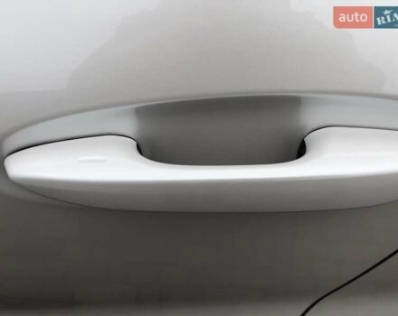 Белый Лексус UX, объемом двигателя 1.99 л и пробегом 79 тыс. км за 25500 $, фото 22 на Automoto.ua