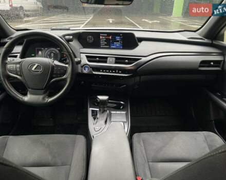 Белый Лексус UX, объемом двигателя 1.99 л и пробегом 46 тыс. км за 35500 $, фото 46 на Automoto.ua