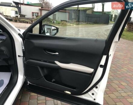 Белый Лексус UX, объемом двигателя 1.99 л и пробегом 79 тыс. км за 25500 $, фото 42 на Automoto.ua