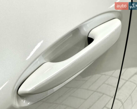 Белый Лексус UX, объемом двигателя 1.99 л и пробегом 46 тыс. км за 35500 $, фото 12 на Automoto.ua