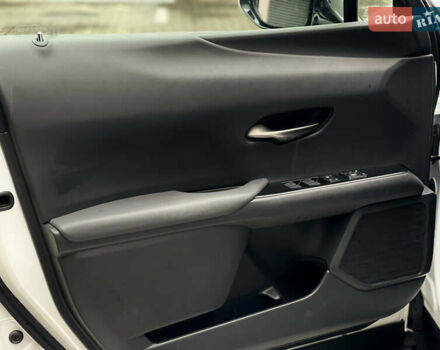 Белый Лексус UX, объемом двигателя 1.99 л и пробегом 46 тыс. км за 35500 $, фото 19 на Automoto.ua