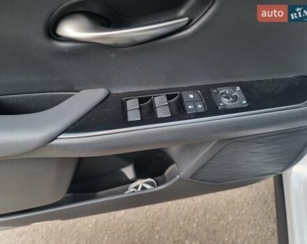 Білий Лексус UX, об'ємом двигуна 1.99 л та пробігом 49 тис. км за 28500 $, фото 10 на Automoto.ua