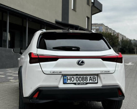 Лексус UX 2019 у Тернополі на Automoto.ua Білий Лексус UX, об'ємом двигуна 2 л та пробігом 61 тис. км за 33099 $, фото 5 на Automoto.ua