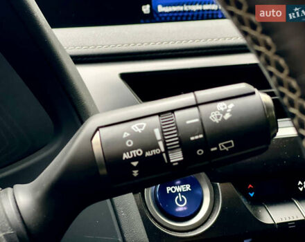 Белый Лексус UX, объемом двигателя 1.99 л и пробегом 46 тыс. км за 35500 $, фото 28 на Automoto.ua