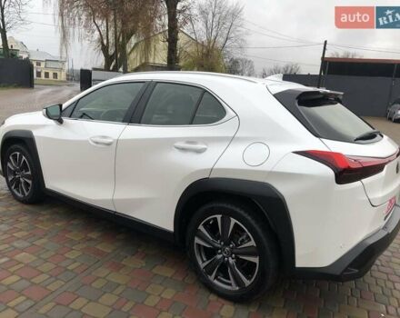 Белый Лексус UX, объемом двигателя 1.99 л и пробегом 79 тыс. км за 25500 $, фото 3 на Automoto.ua