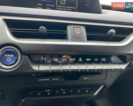 Белый Лексус UX, объемом двигателя 2 л и пробегом 86 тыс. км за 23390 $, фото 37 на Automoto.ua