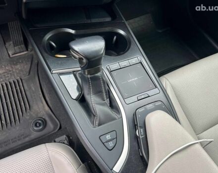 Белый Лексус UX, объемом двигателя 2 л и пробегом 86 тыс. км за 23390 $, фото 32 на Automoto.ua