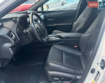 Белый Лексус UX, объемом двигателя 2 л и пробегом 45 тыс. км за 28000 $, фото 27 на Automoto.ua