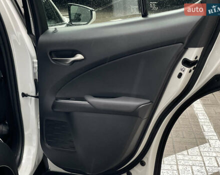 Белый Лексус UX, объемом двигателя 1.99 л и пробегом 46 тыс. км за 35500 $, фото 35 на Automoto.ua