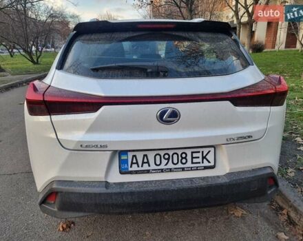Білий Лексус UX, об'ємом двигуна 1.99 л та пробігом 49 тис. км за 28500 $, фото 5 на Automoto.ua