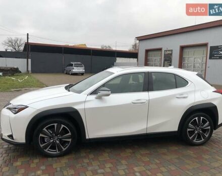 Белый Лексус UX, объемом двигателя 1.99 л и пробегом 79 тыс. км за 25500 $, фото 1 на Automoto.ua