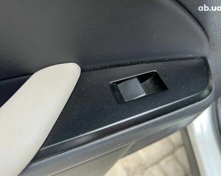 Белый Лексус UX, объемом двигателя 2 л и пробегом 86 тыс. км за 23390 $, фото 41 на Automoto.ua