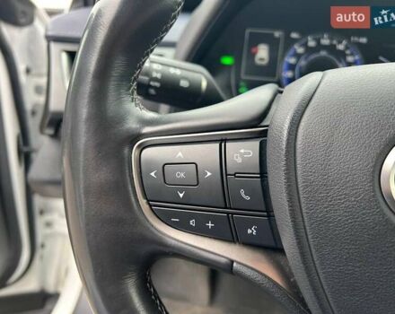 Белый Лексус UX, объемом двигателя 2 л и пробегом 86 тыс. км за 23390 $, фото 26 на Automoto.ua