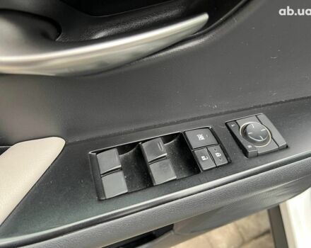 Белый Лексус UX, объемом двигателя 2 л и пробегом 86 тыс. км за 23390 $, фото 15 на Automoto.ua